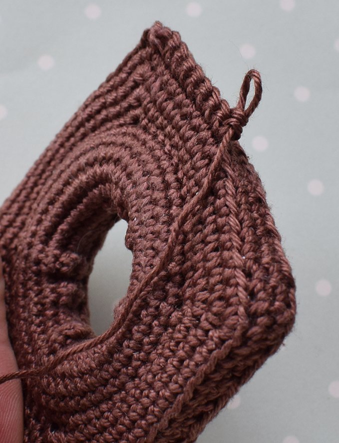 Blog content image for 'Napkin ring or egg holder «Little House»'