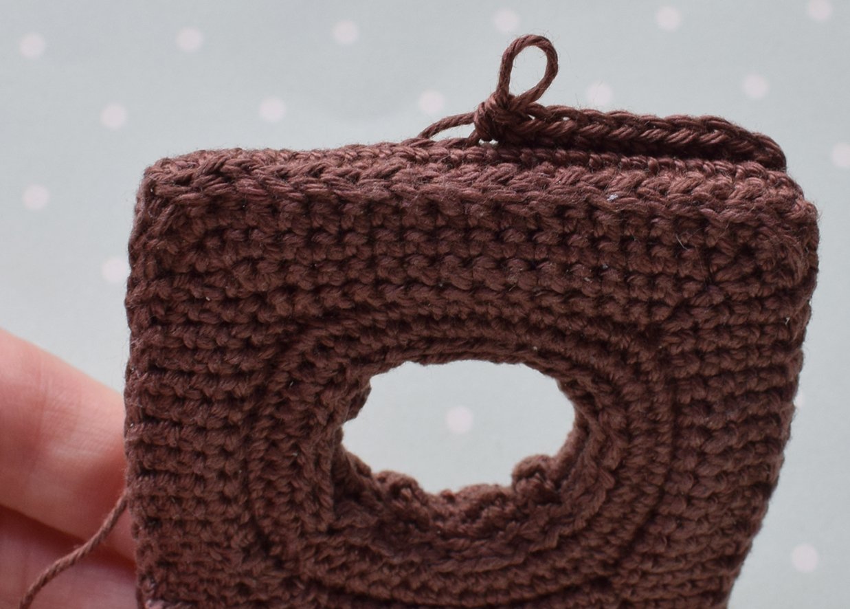 Blog content image for 'Napkin ring or egg holder «Little House»'