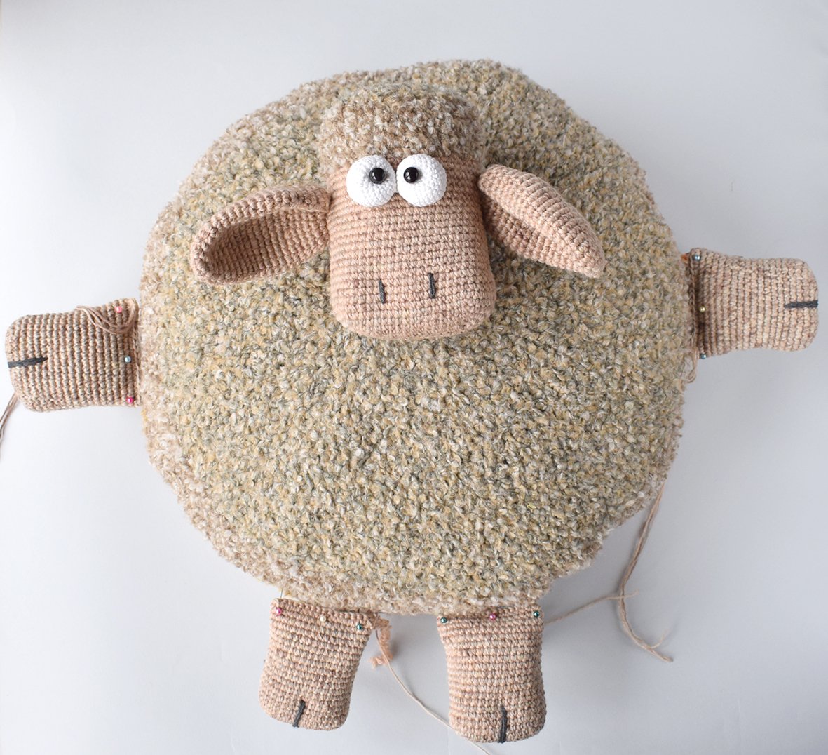 Blog-Inhaltsbild für 'Kissen „Schaf“ – mein neuer Kuschelfreund!'