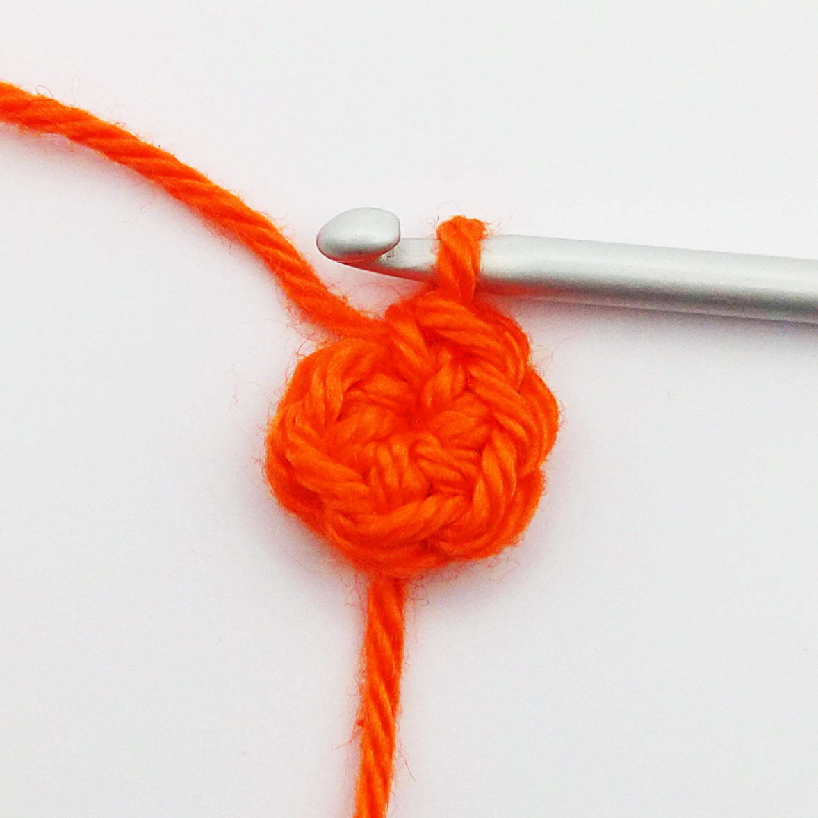 Blog-Inhaltsbild für 'Häkeltechniken und Tipps für Amigurumi  – Einfachster Fadenring'