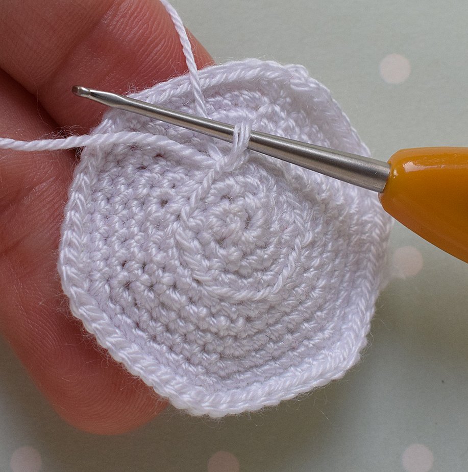 Blog-Inhaltsbild für '«Ein Feld von Fliegenpilzen » – Ringständer'