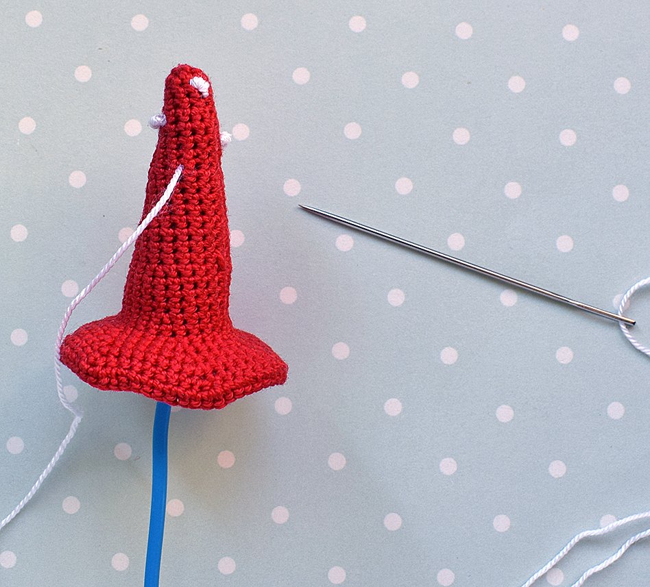 Blog-Inhaltsbild für '«Ein Feld von Fliegenpilzen » – Ringständer'