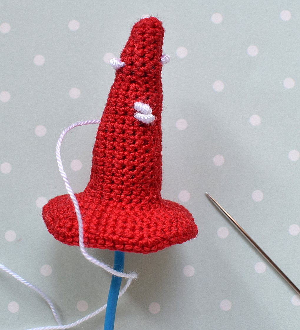 Blog-Inhaltsbild für '«Ein Feld von Fliegenpilzen » – Ringständer'