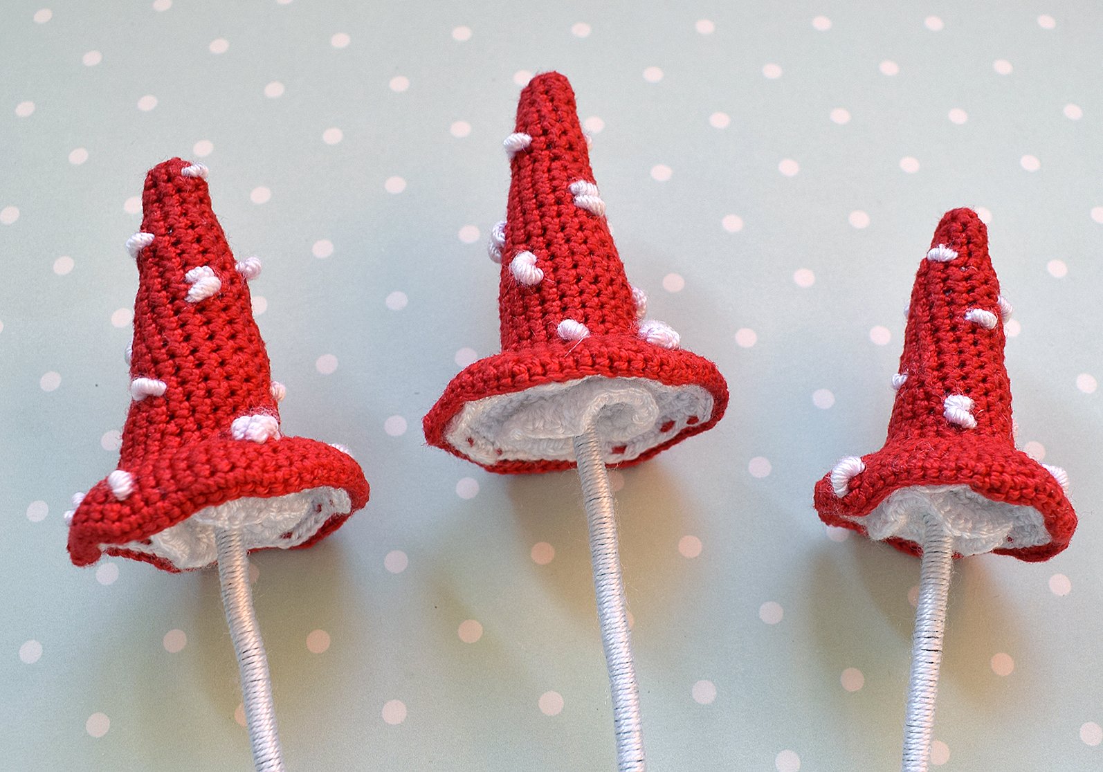 Blog-Inhaltsbild für '«Ein Feld von Fliegenpilzen » – Ringständer'