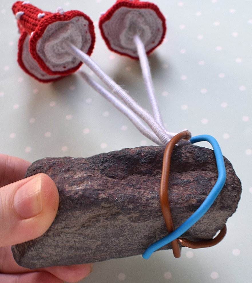 Blog content image for '«Поляна мухоморов» – подставка для колец'