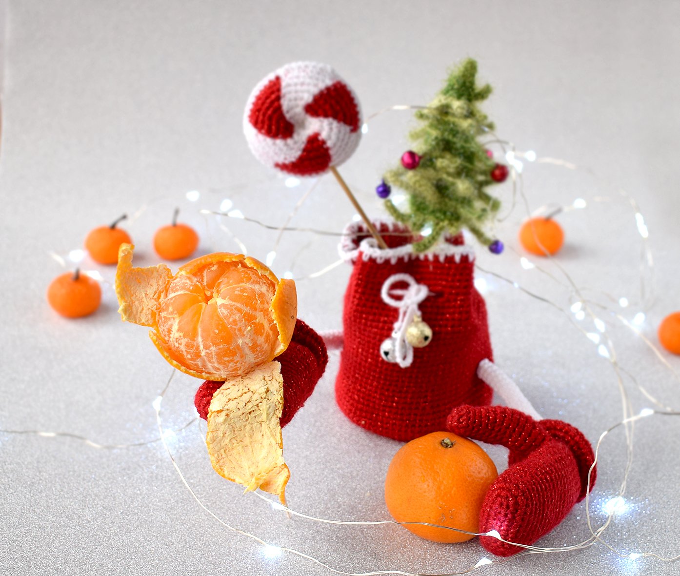 Blog content image for 'Phone stand «Santa's helper»'