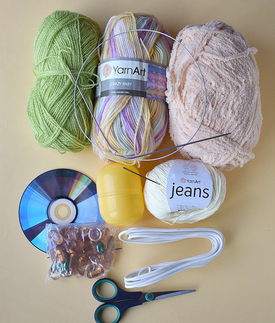 Blog content image for 'Phone stand «Easter lawn» knitted'