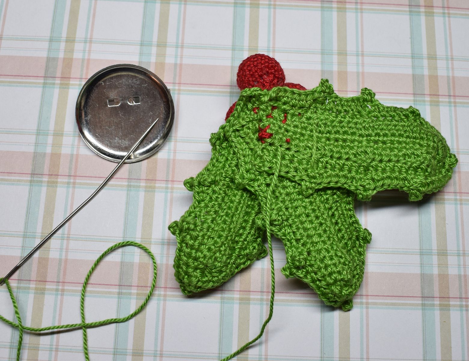 Blog-Inhaltsbild für 'Bärenstiefel - Weihnachtsbroschen'