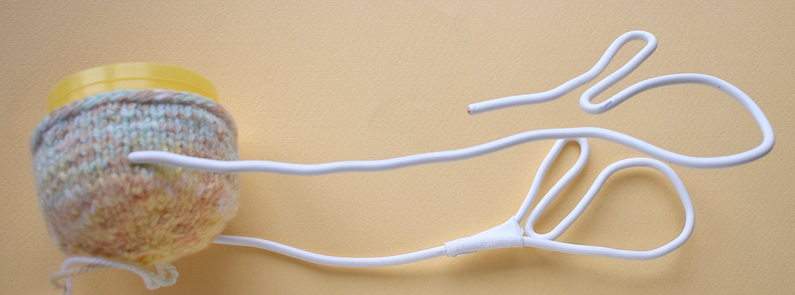 Blog-Inhaltsbild für 'Handyhalterung «Osterrasen» gestrickt'