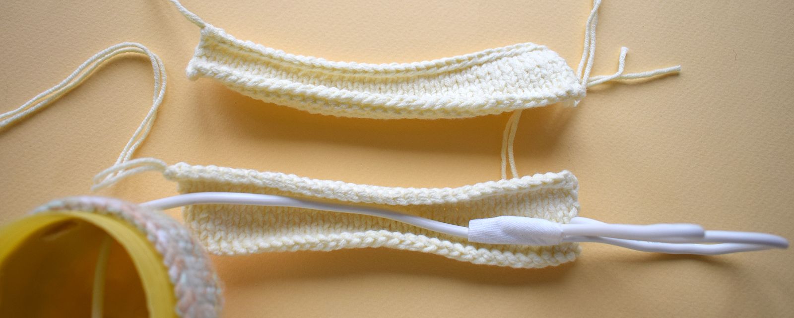 Blog-Inhaltsbild für 'Handyhalterung «Osterrasen» gestrickt'