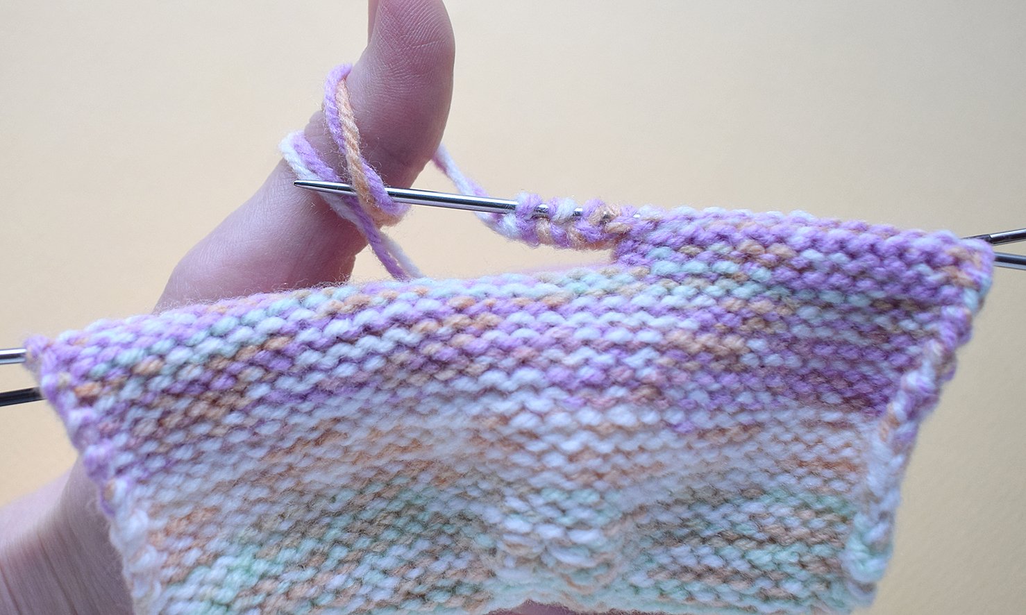 Blog content image for 'Phone stand «Easter lawn» knitted'