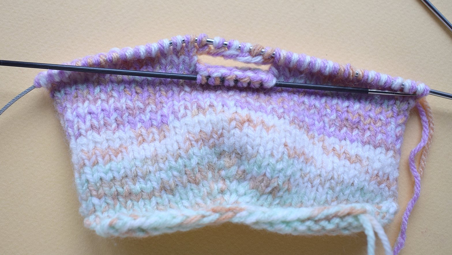 Blog content image for 'Phone stand «Easter lawn» knitted'