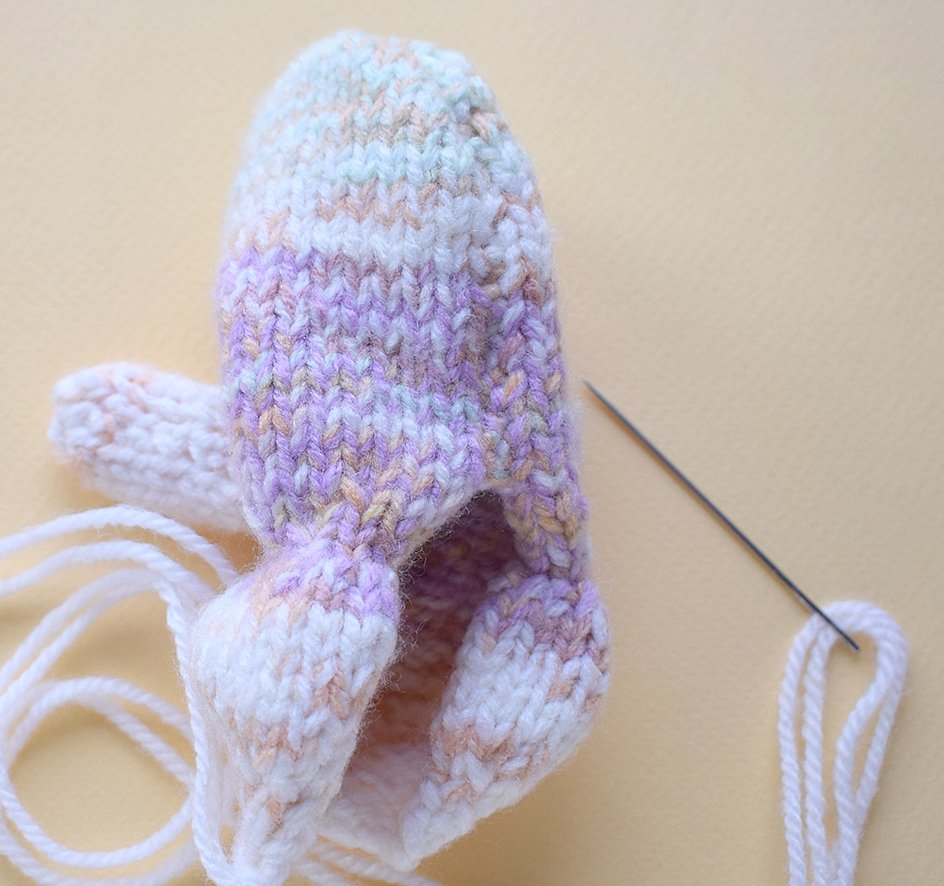 Blog content image for 'Phone stand «Easter lawn» knitted'