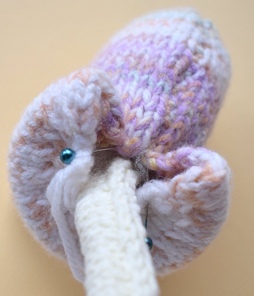 Blog-Inhaltsbild für 'Handyhalterung «Osterrasen» gestrickt'