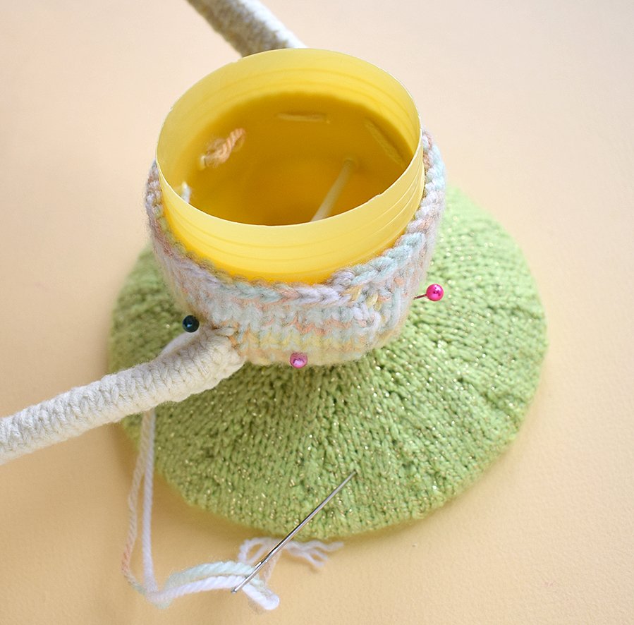 Blog-Inhaltsbild für 'Handyhalterung «Osterrasen» gestrickt'