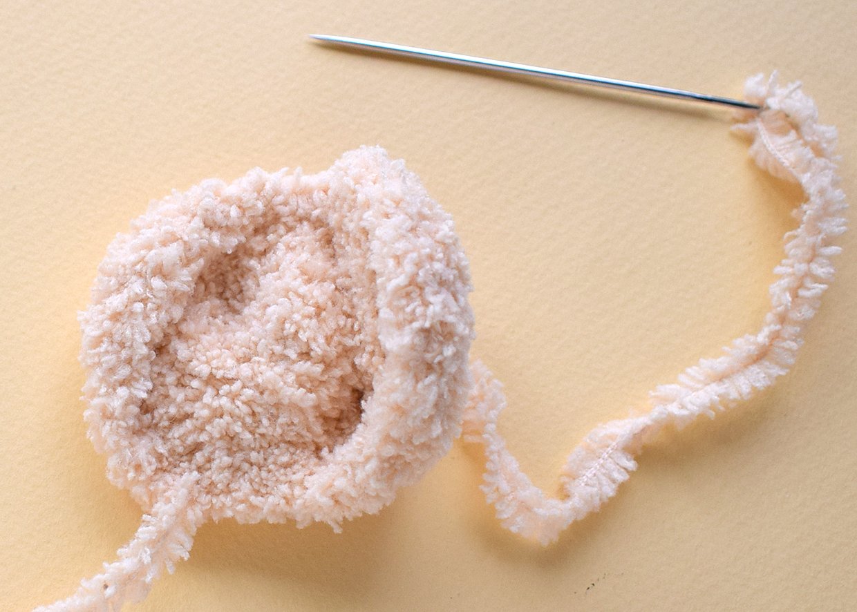 Blog content image for 'Phone stand «Easter lawn» knitted'