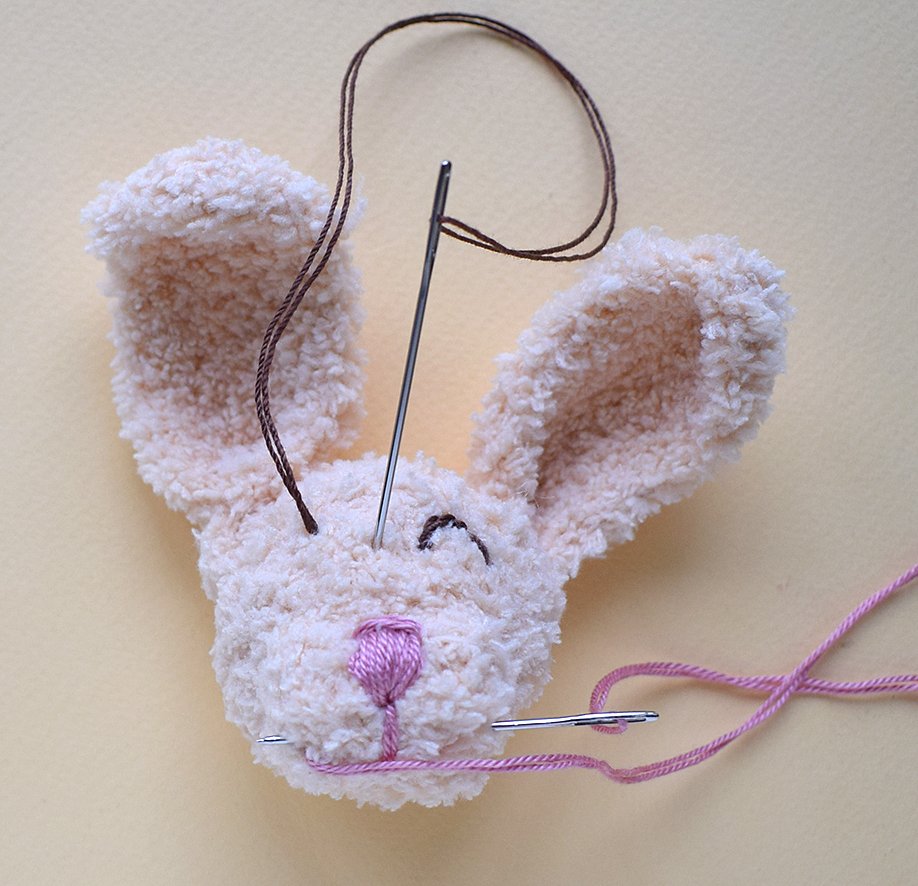 Blog-Inhaltsbild für 'Handyhalterung «Osterrasen» gestrickt'