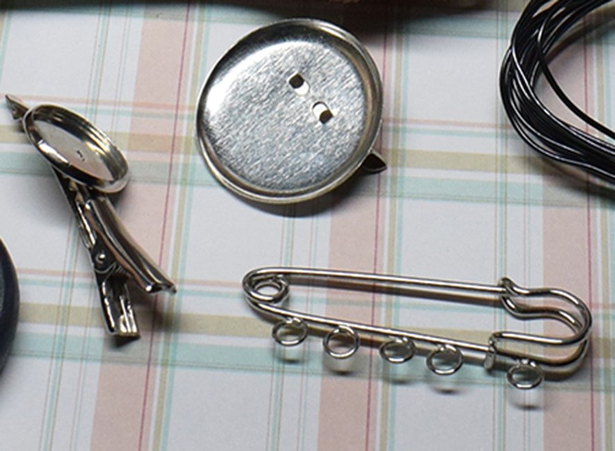 Blog content image for 'Deer - New Year Festive Brooche'