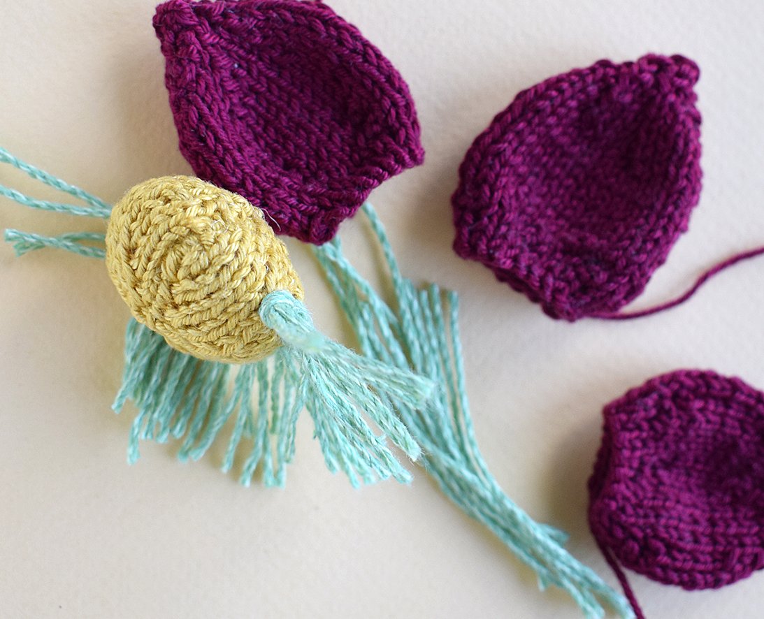 Blog-Inhaltsbild für 'Handyhalterung «Osterrasen» gestrickt'