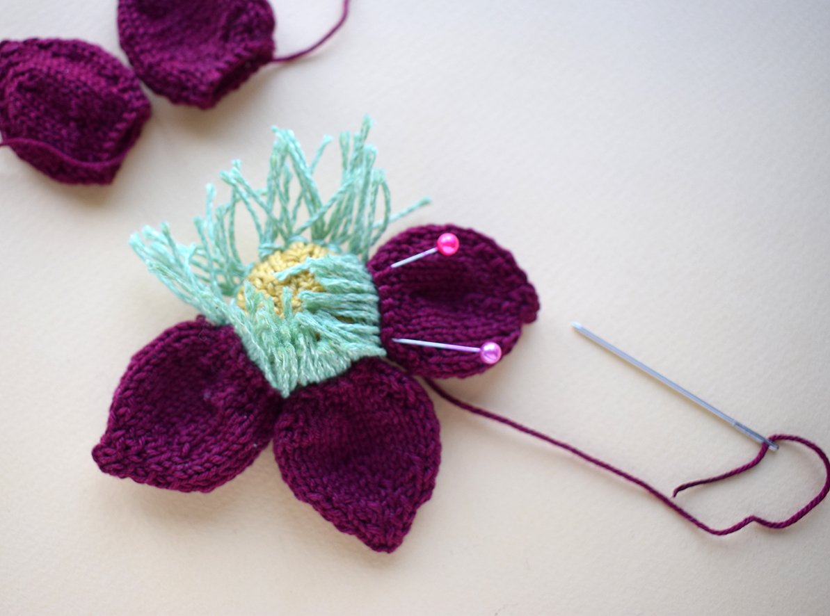 Blog-Inhaltsbild für 'Handyhalterung «Osterrasen» gestrickt'