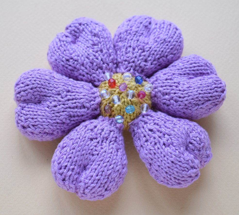 Blog-Inhaltsbild für 'Handyhalterung «Osterrasen» gestrickt'