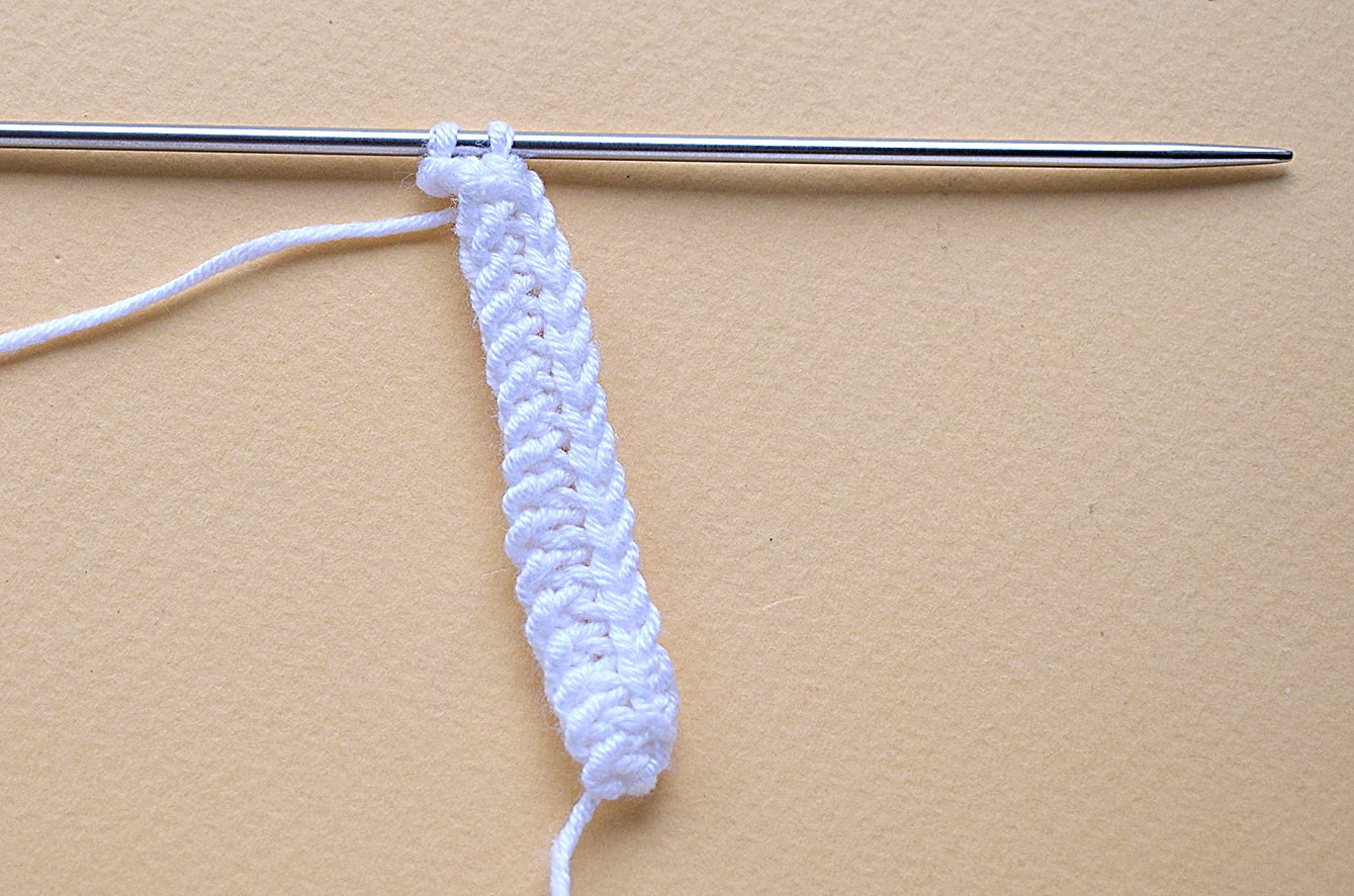 Blog-Inhaltsbild für 'Handyhalterung «Osterrasen» gestrickt'