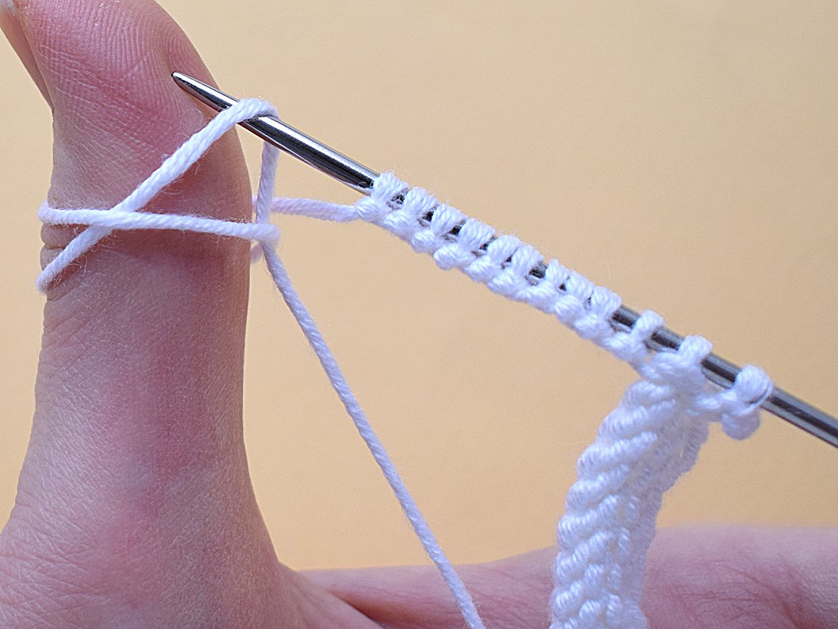 Blog content image for 'Phone stand «Easter lawn» knitted'