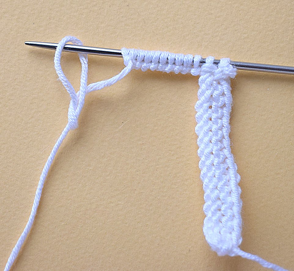 Blog content image for 'Phone stand «Easter lawn» knitted'