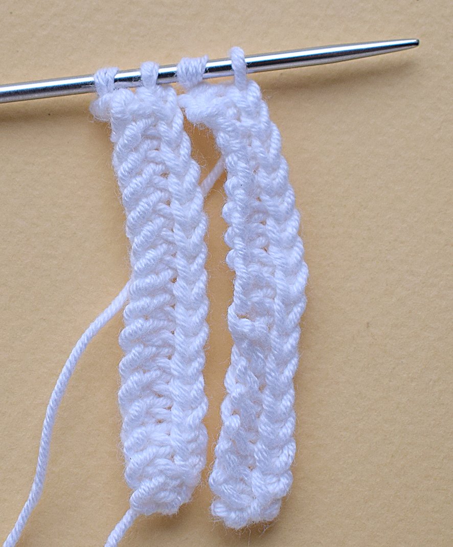 Blog content image for 'Phone stand «Easter lawn» knitted'