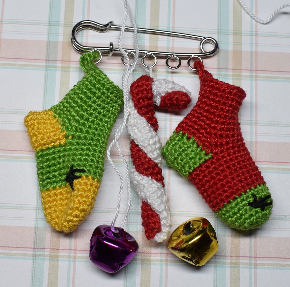 Blog-Inhaltsbild für 'Weihnachtssocken Anhänger - Weihnachtsbroschen'