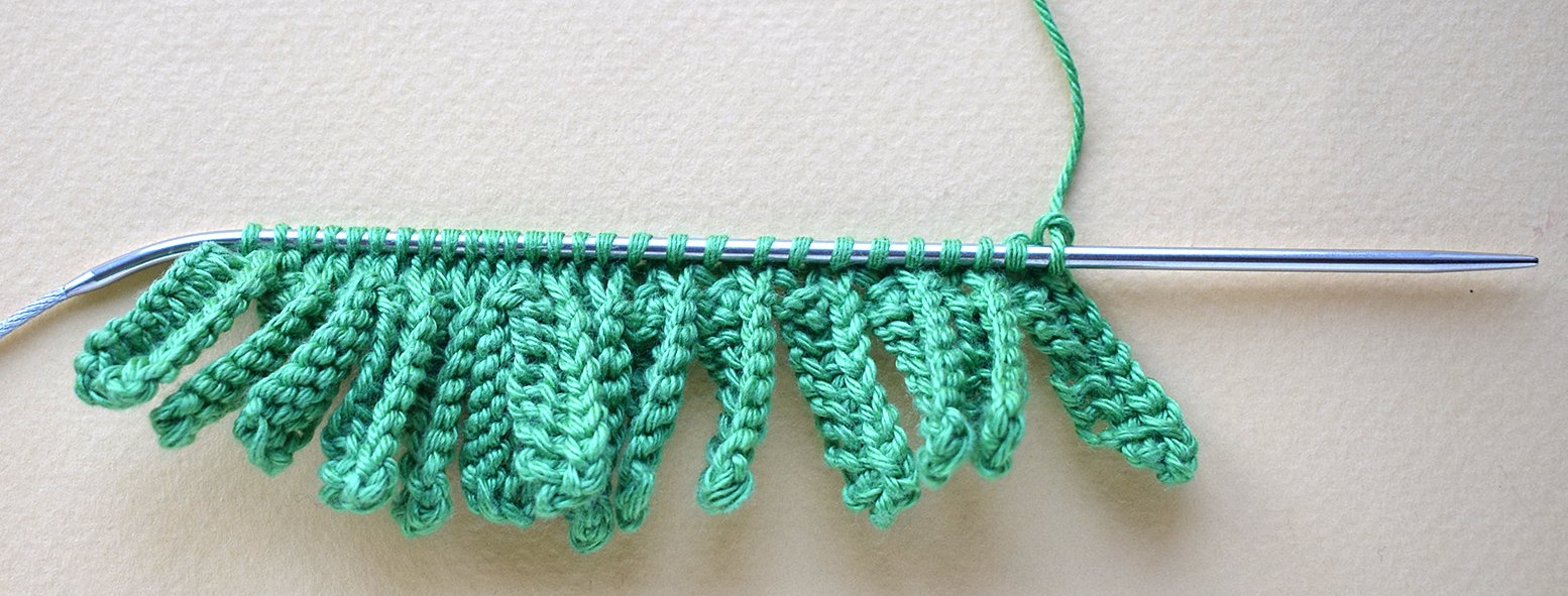 Blog-Inhaltsbild für 'Handyhalterung «Osterrasen» gestrickt'