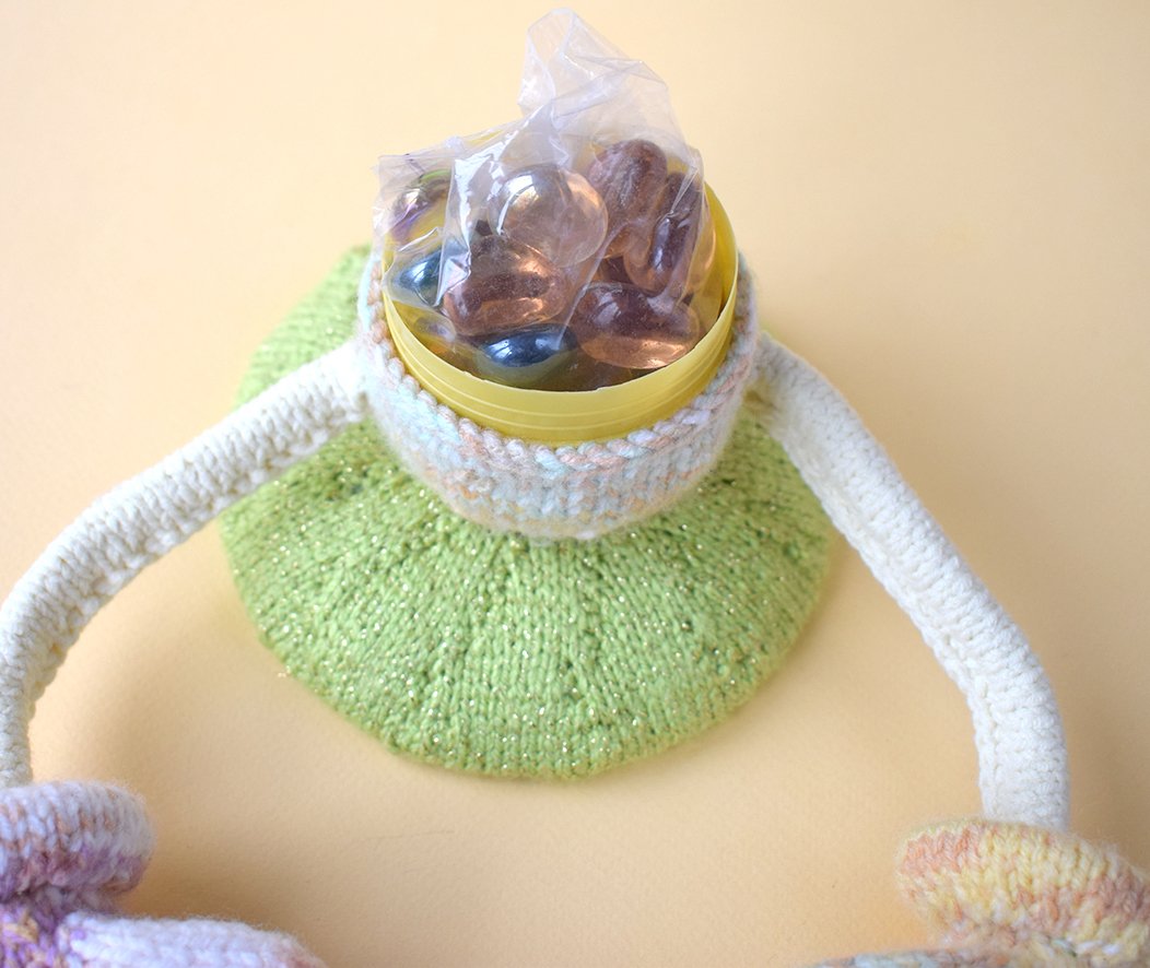 Blog content image for 'Phone stand «Easter lawn» knitted'