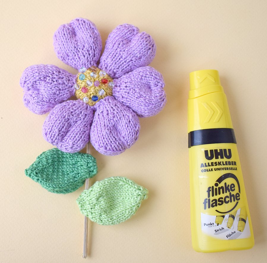 Blog-Inhaltsbild für 'Handyhalterung «Osterrasen» gestrickt'