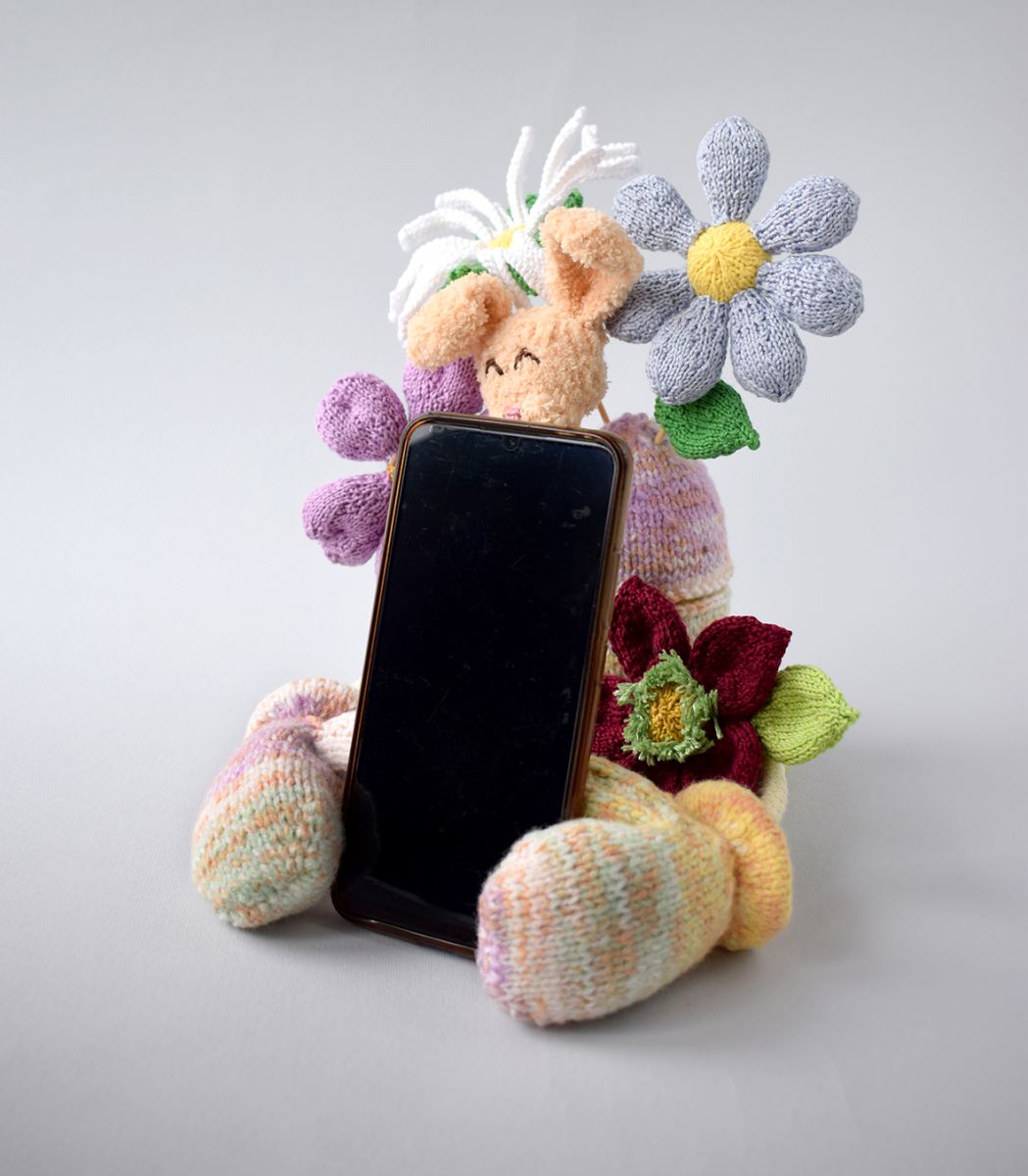 Blog-Inhaltsbild für 'Handyhalterung «Osterrasen» gestrickt'