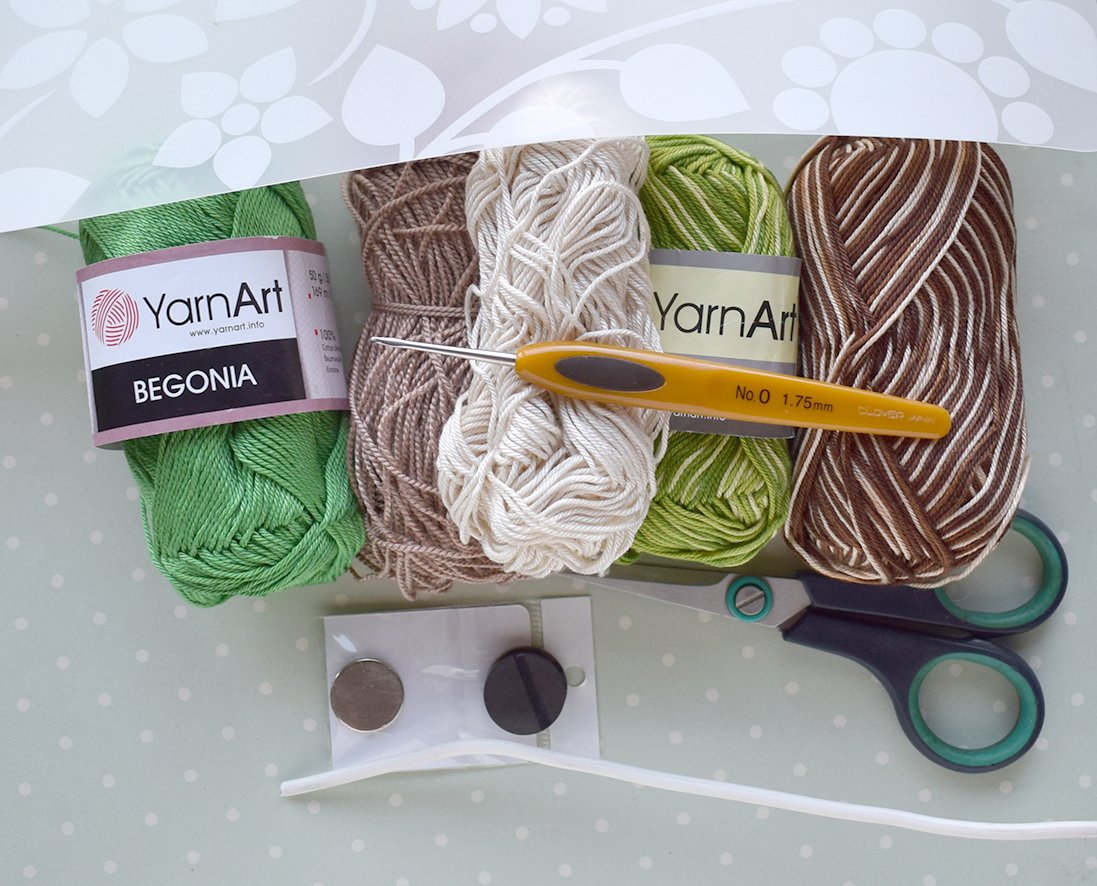 Blog content image for 'Crochet Magnet "Apple with Worm"'