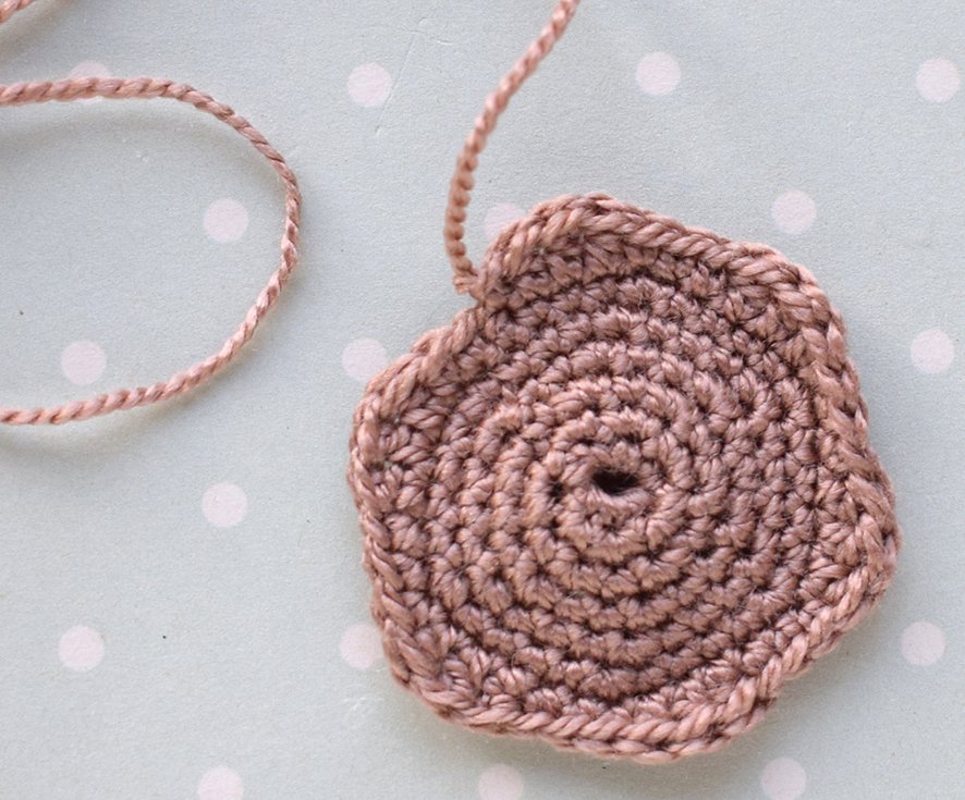 Blog content image for 'Crochet Magnet "Apple with Worm"'