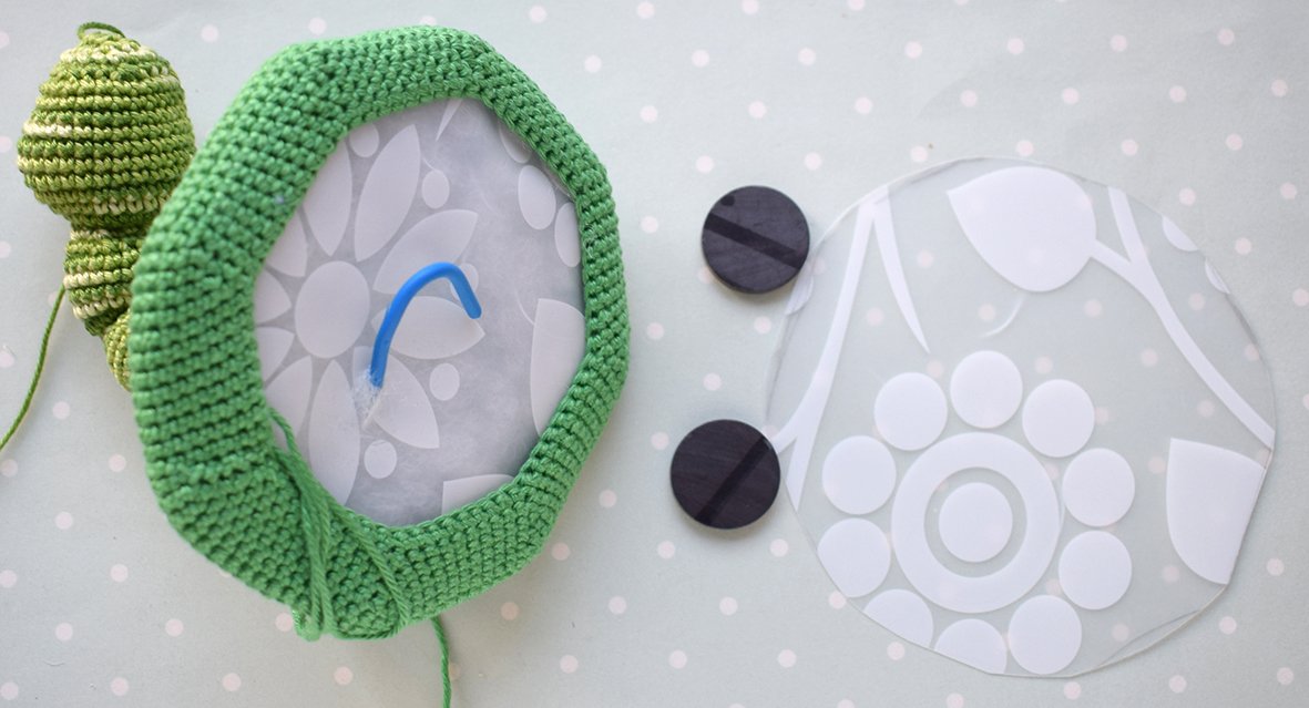 Blog content image for 'Crochet Magnet "Apple with Worm"'