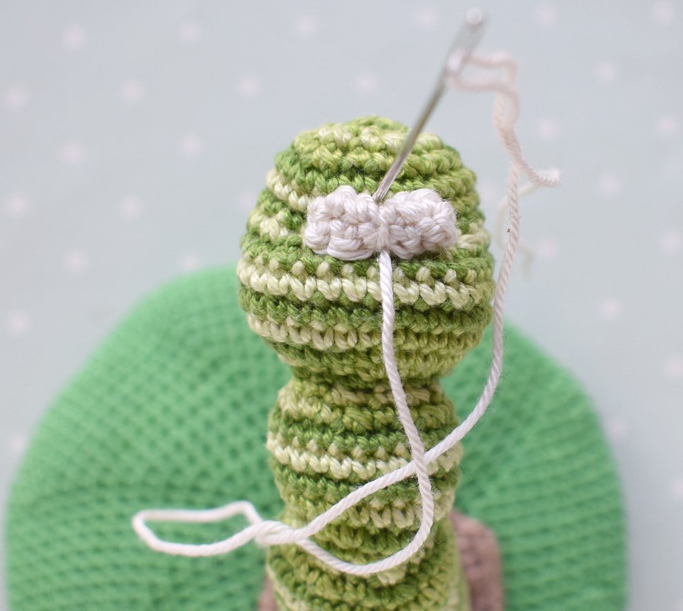 Blog content image for 'Crochet Magnet "Apple with Worm"'