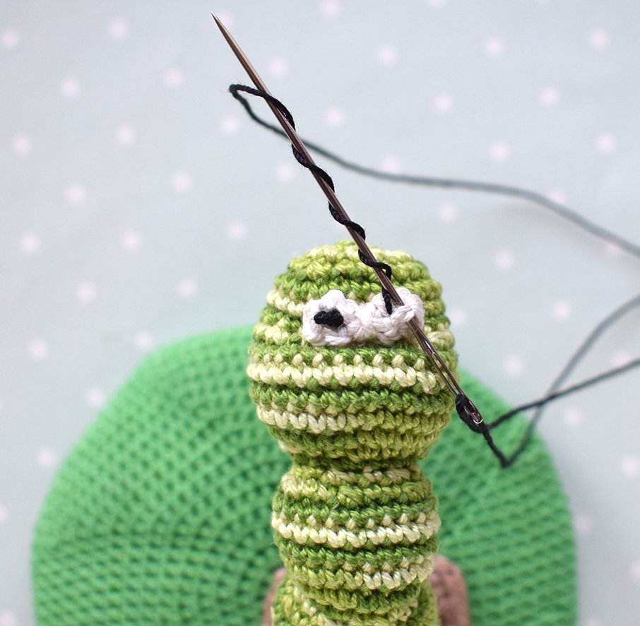 Blog content image for 'Crochet Magnet "Apple with Worm"'