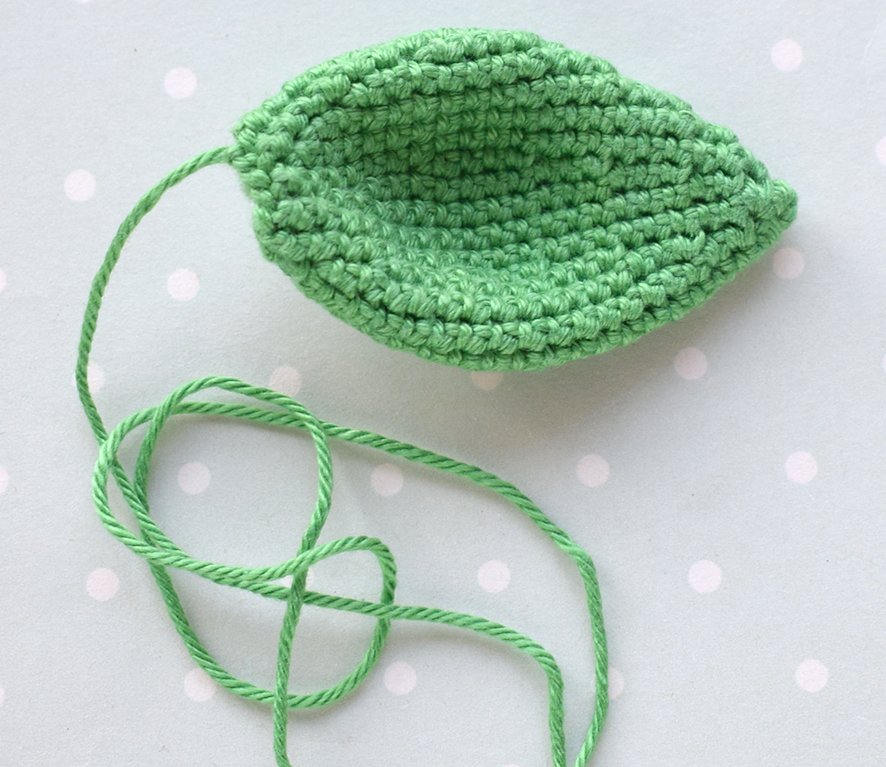 Blog content image for 'Crochet Magnet "Apple with Worm"'