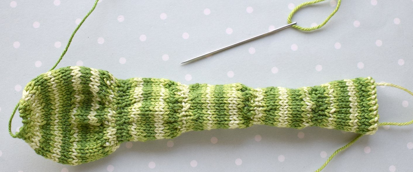 Blog content image for 'Knitted "Apple with a Worm" Magnet'