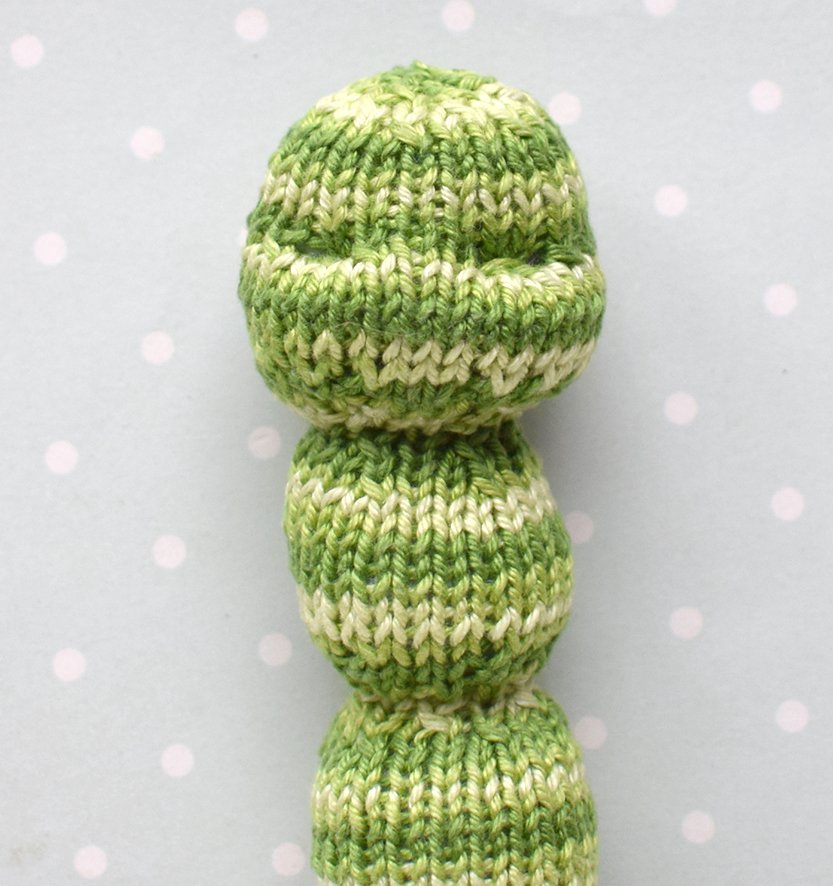 Blog content image for 'Knitted "Apple with a Worm" Magnet'