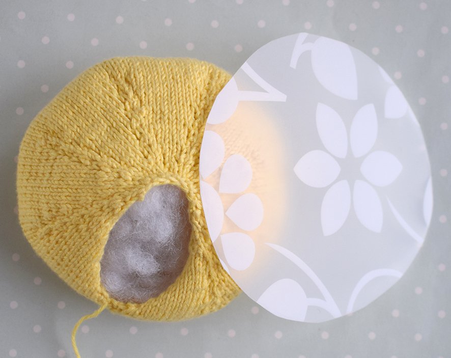 Blog-Inhaltsbild für 'Gestrickter Magnet „Apfel mit Wurm“'