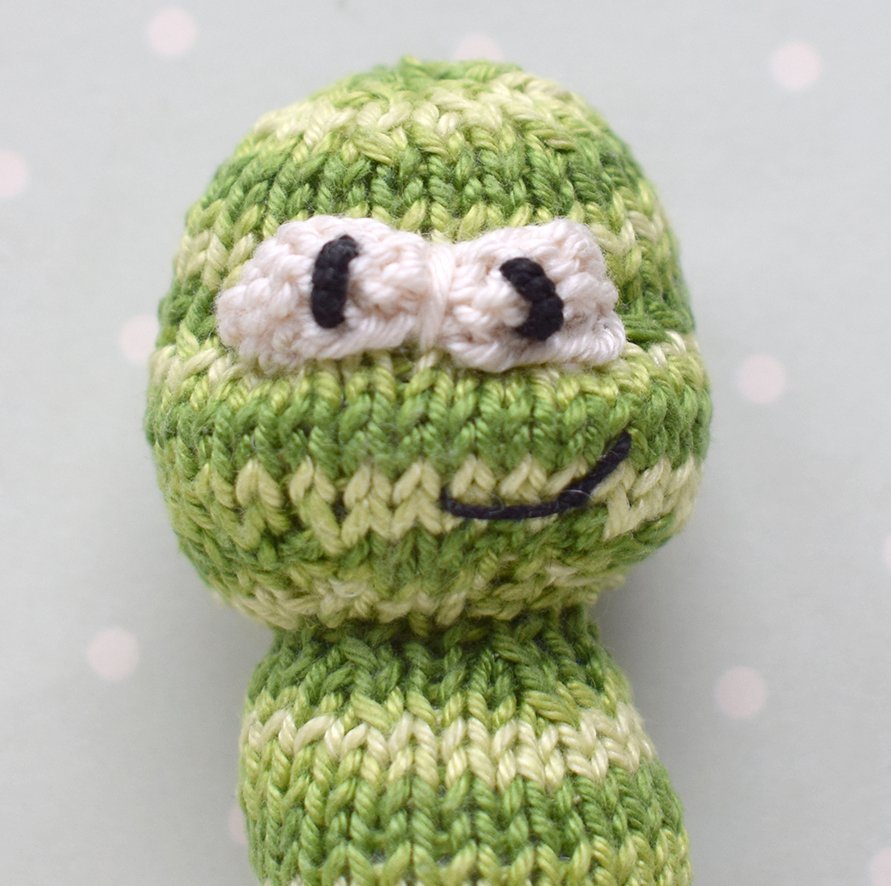 Blog-Inhaltsbild für 'Gestrickter Magnet „Apfel mit Wurm“'