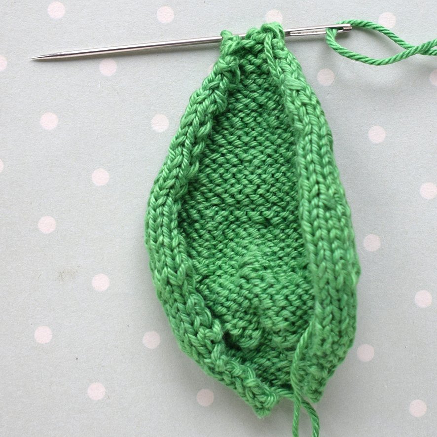 Blog-Inhaltsbild für 'Gestrickter Magnet „Apfel mit Wurm“'