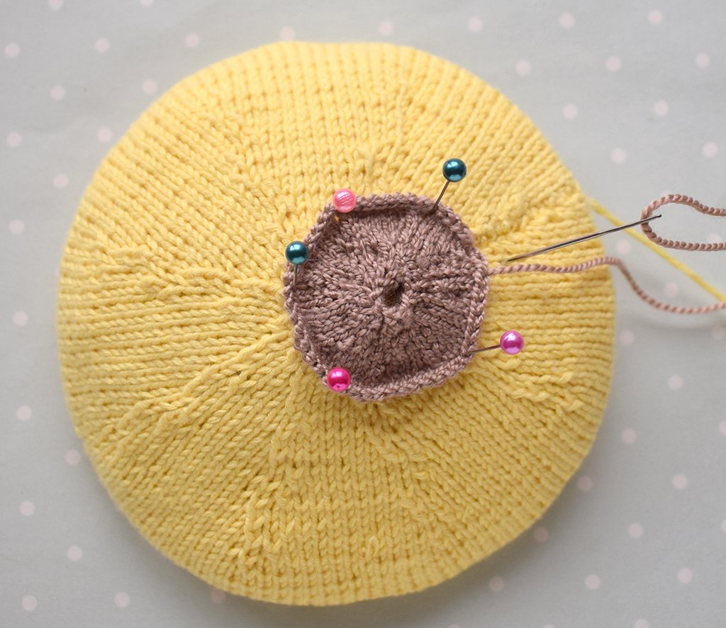 Blog content image for 'Knitted "Apple with a Worm" Magnet'