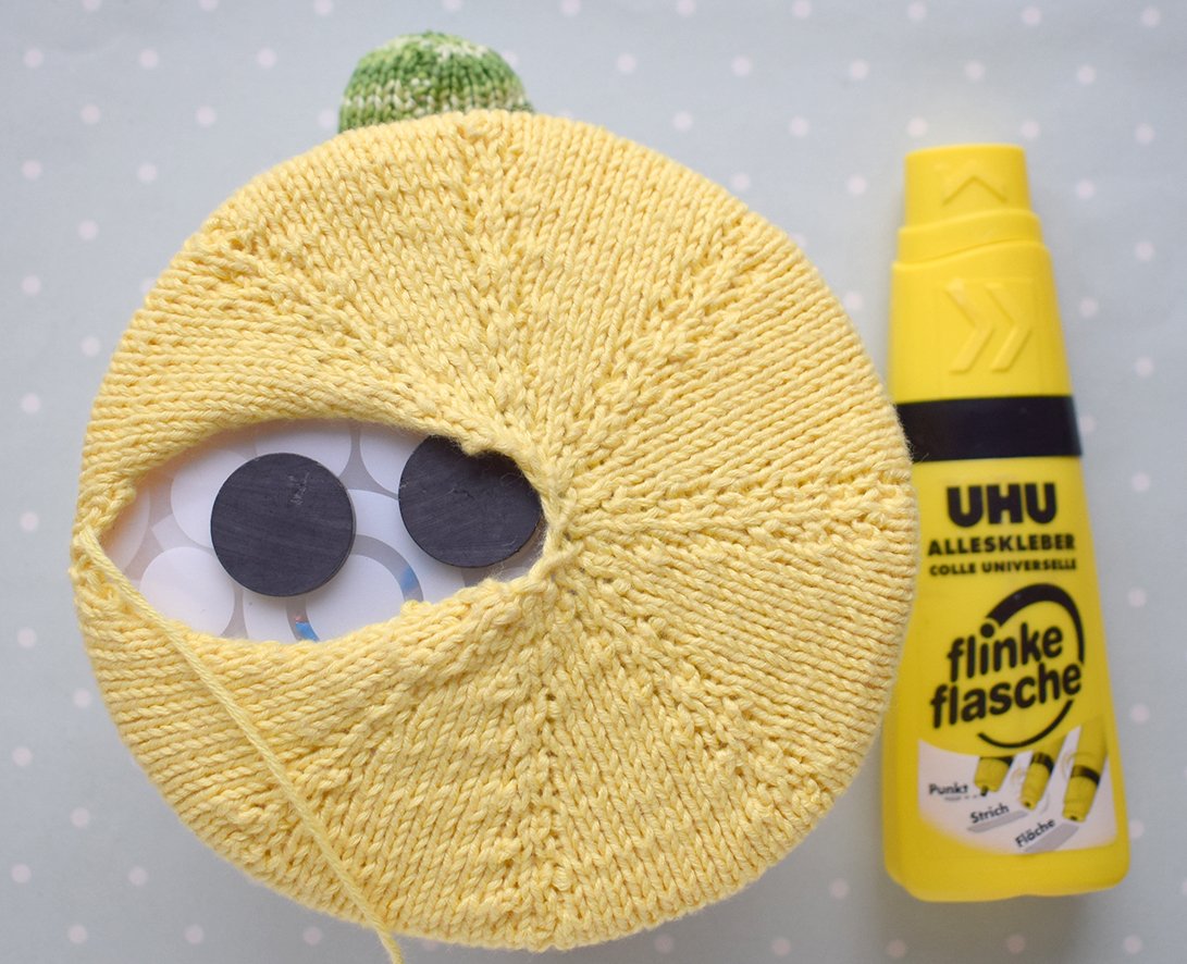 Blog content image for 'Knitted "Apple with a Worm" Magnet'