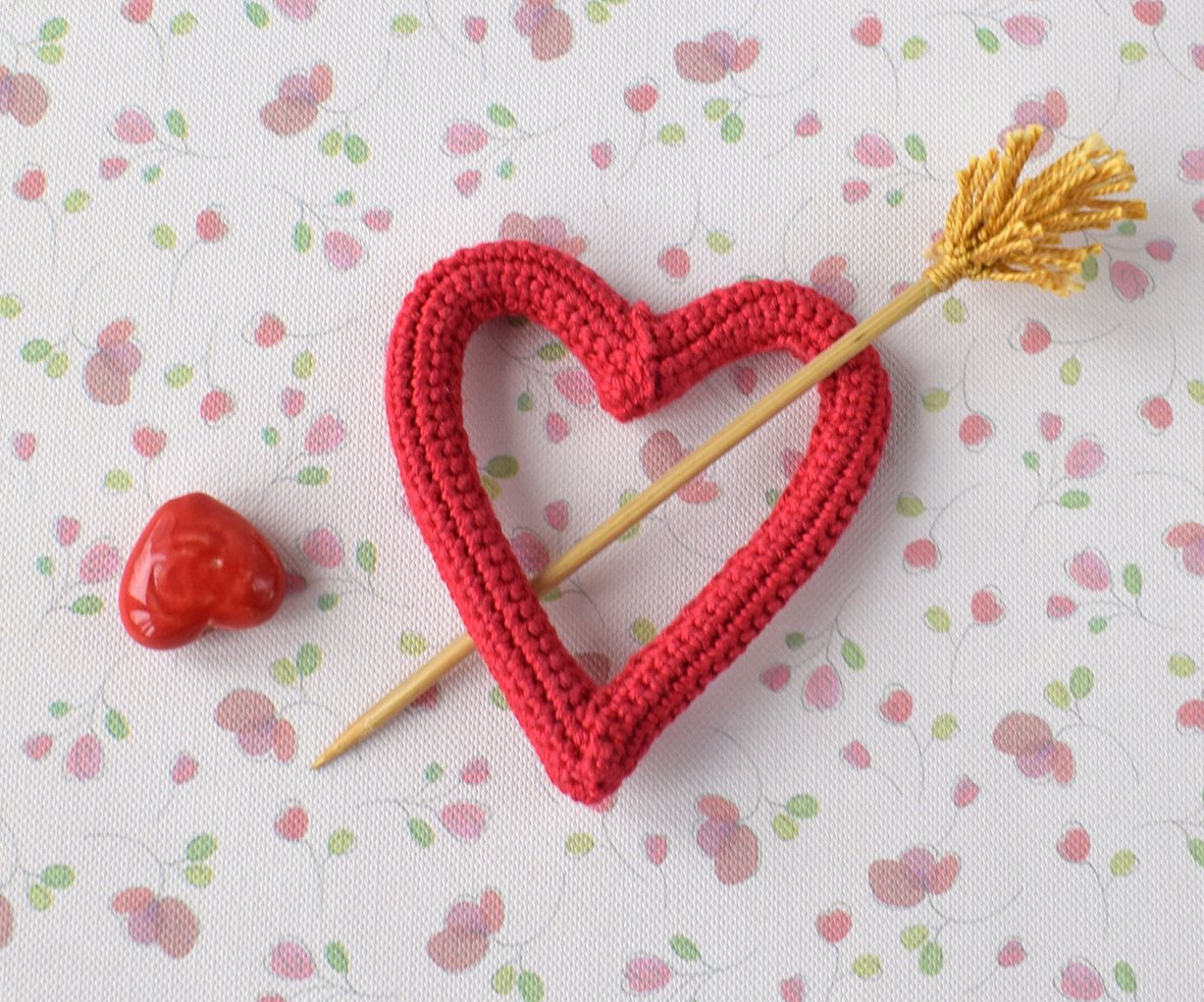 Blog-Inhaltsbild für 'Gehäkelte Fibula Brosche «Das Herz»'