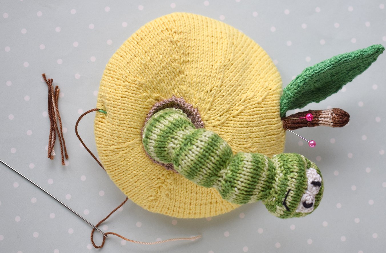 Blog content image for 'Knitted "Apple with a Worm" Magnet'
