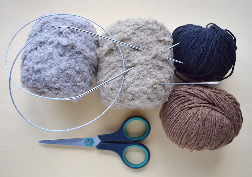 Blog content image for 'Knitting pattern for a "cat and mouse" cushion'